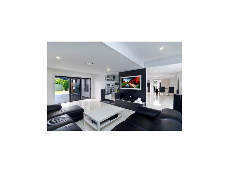 5 Rotorua Place, Clear Island Waters QLD 4226