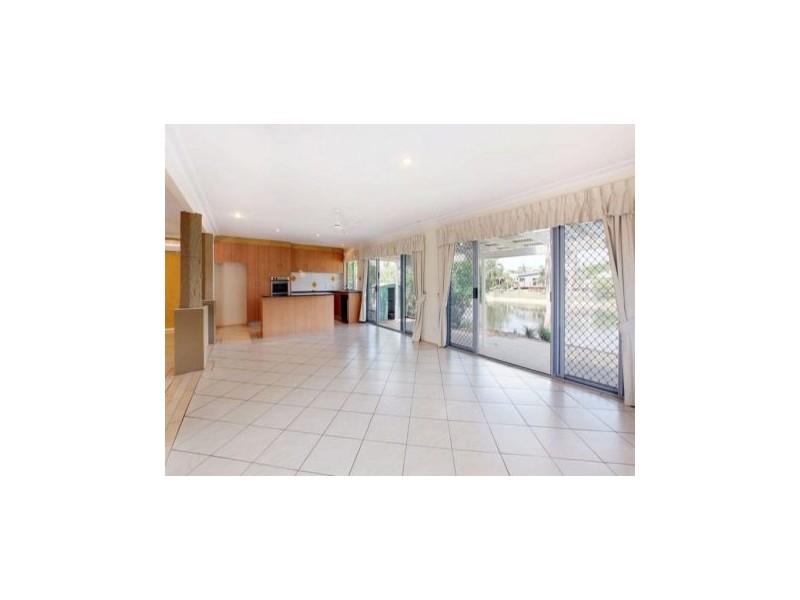 48 Alec Avenue, Mermaid Waters QLD 4218