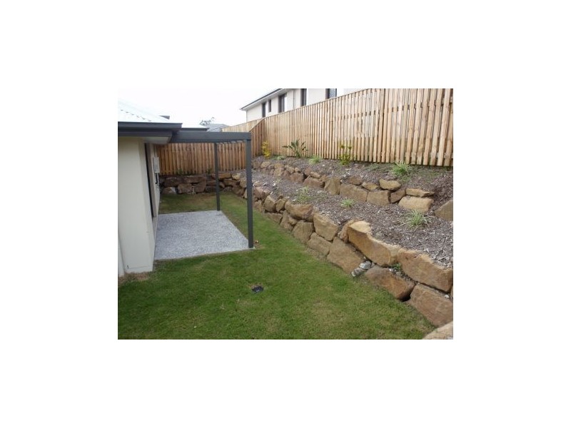 2 Bushland Place, Maudsland QLD 4210