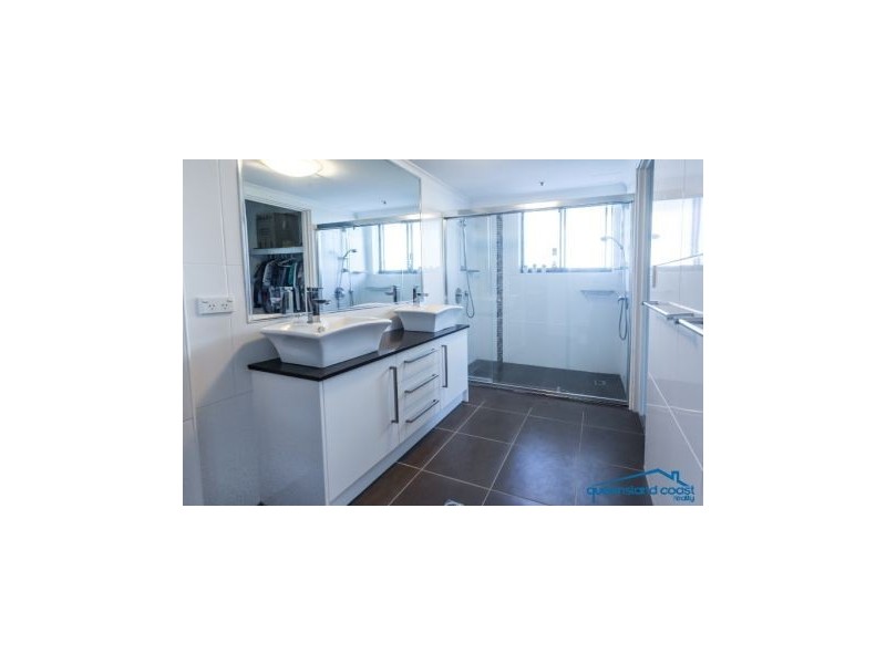 2/22 Montgomery Avenue, Main Beach QLD 4217