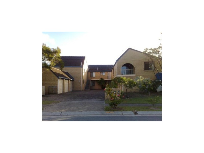 1/5 Christina Court, Mermaid Waters QLD 4218