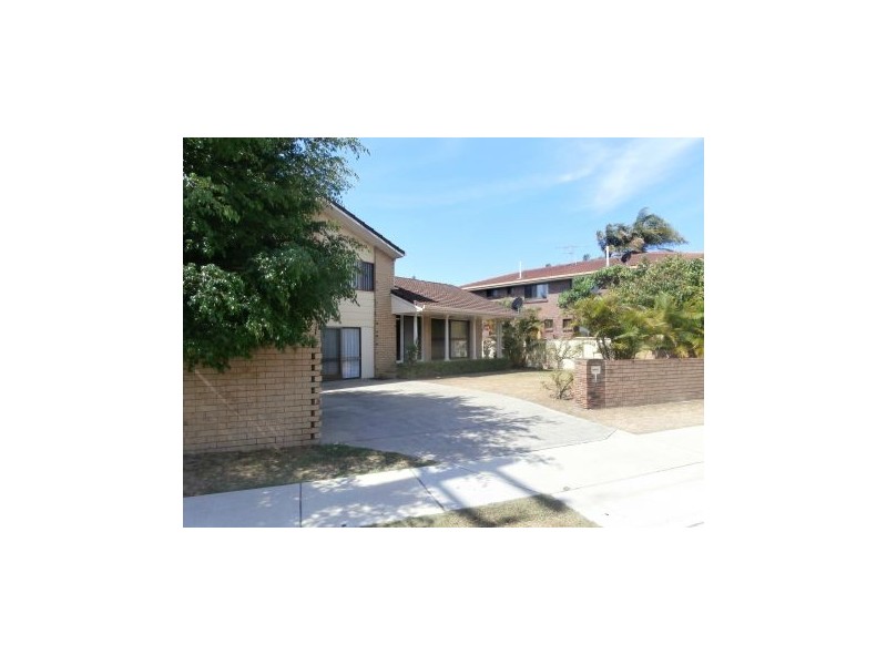 1 Albicore Street, Mermaid Waters QLD 4218