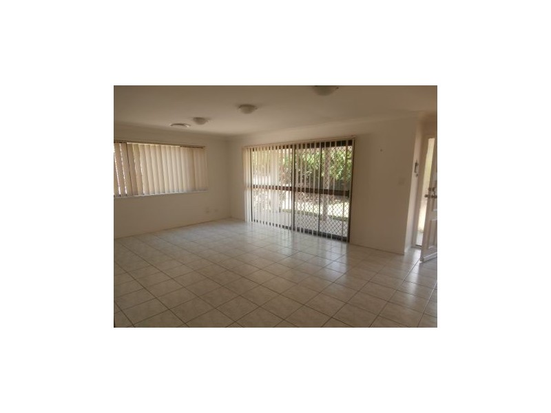 1 Albicore Street, Mermaid Waters QLD 4218