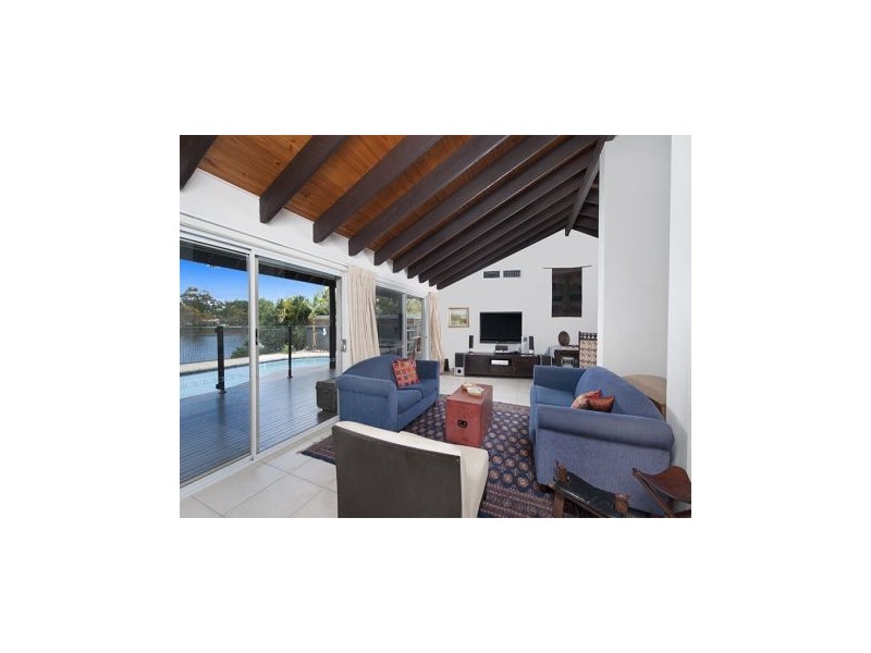 15 Long Island Court, Mermaid Waters QLD 4218