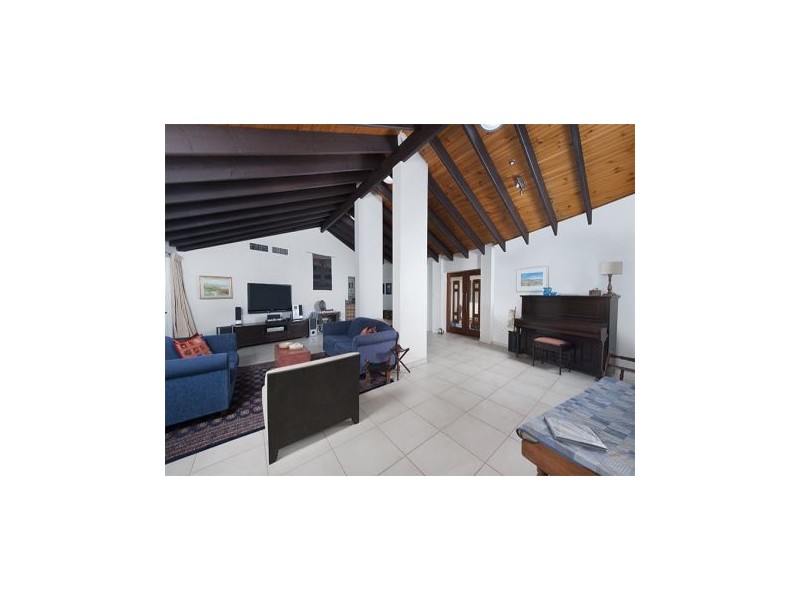 15 Long Island Court, Mermaid Waters QLD 4218