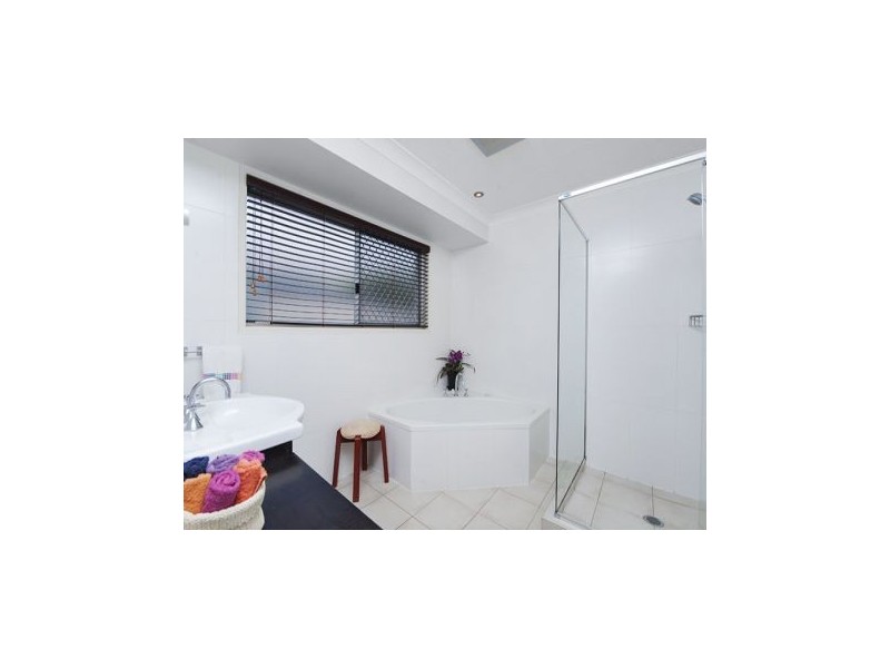 15 Long Island Court, Mermaid Waters QLD 4218