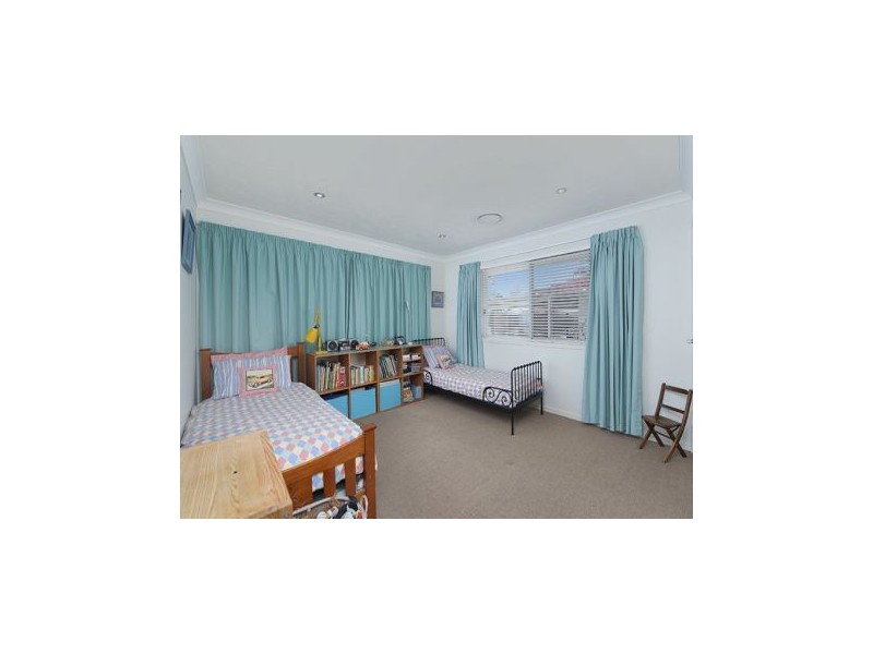 15 Long Island Court, Mermaid Waters QLD 4218