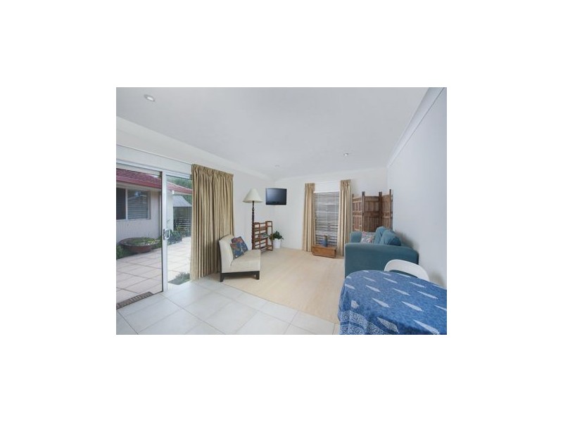 15 Long Island Court, Mermaid Waters QLD 4218