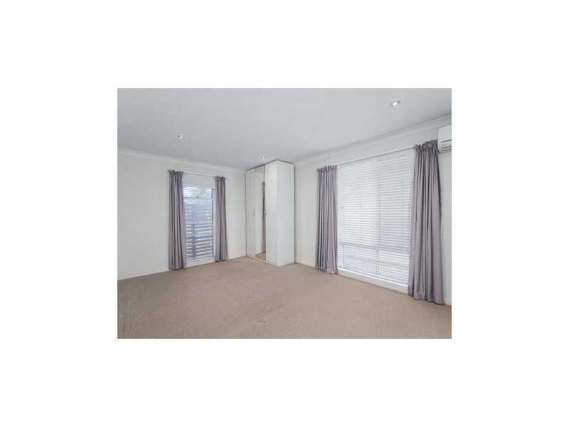 15 Long Island Court, Mermaid Waters QLD 4218