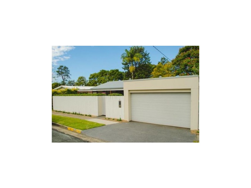 6 Mary Street, Labrador QLD 4215