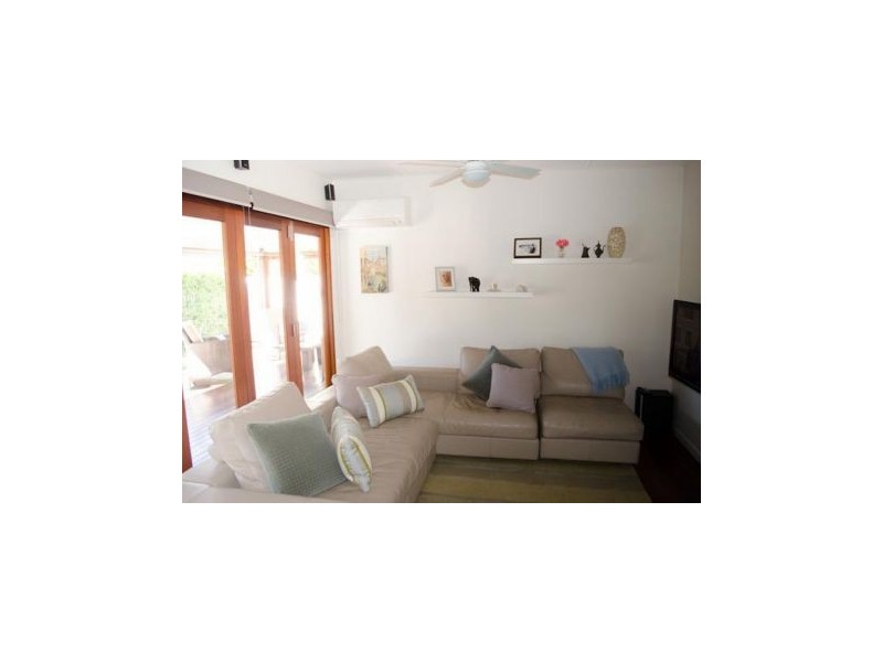 6 Mary Street, Labrador QLD 4215