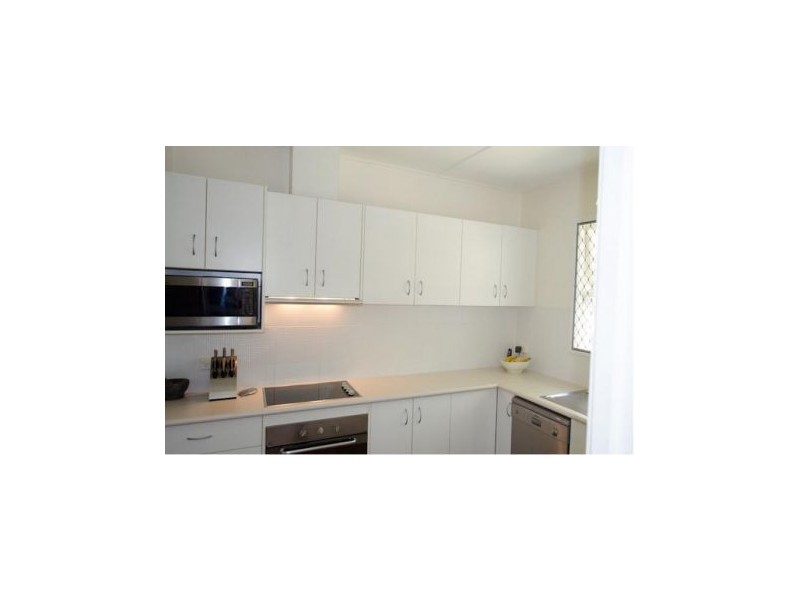 6 Mary Street, Labrador QLD 4215