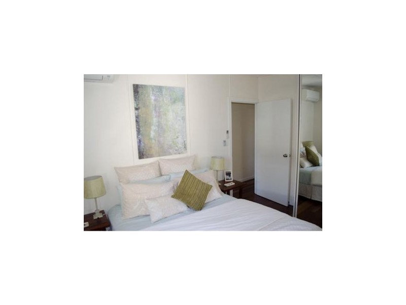 6 Mary Street, Labrador QLD 4215