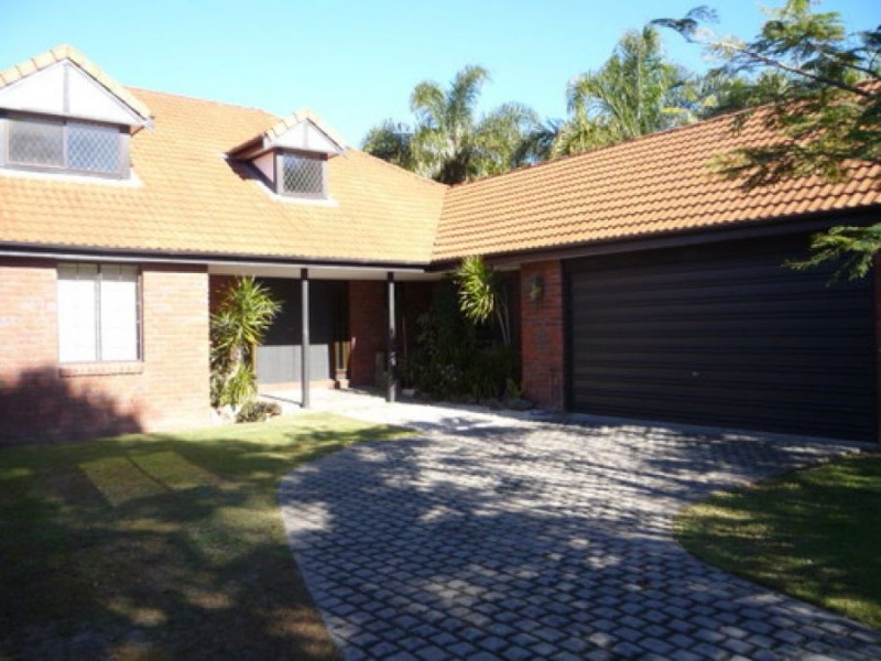 3 Vevey Street, Mermaid Waters QLD 4218