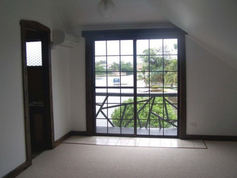 3 Vevey Street, Mermaid Waters QLD 4218