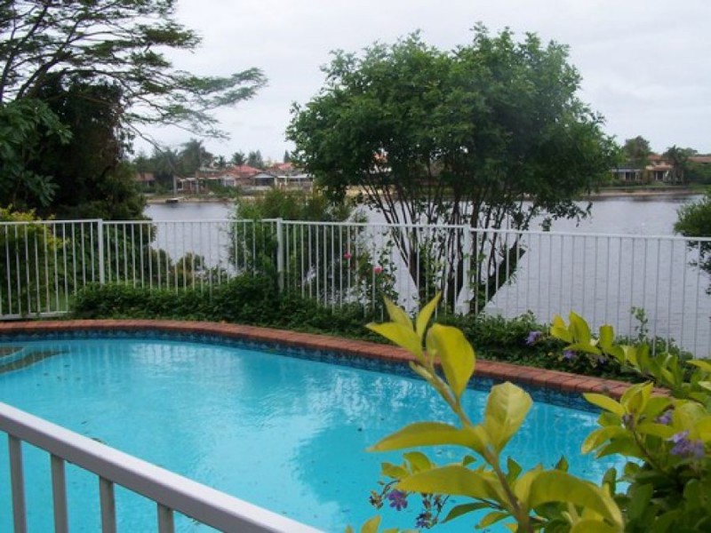 3 Vevey Street, Mermaid Waters QLD 4218