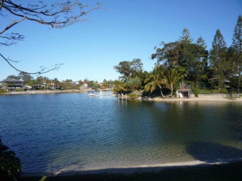 3 Vevey Street, Mermaid Waters QLD 4218