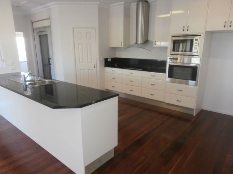 11 Surf Street, Mermaid Beach QLD 4218