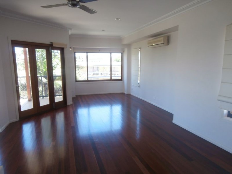 11 Surf Street, Mermaid Beach QLD 4218