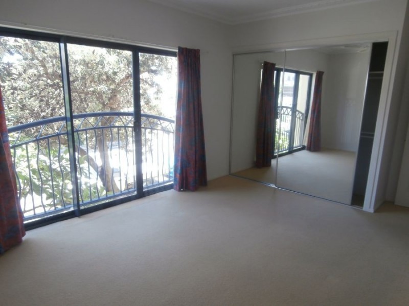 11 Surf Street, Mermaid Beach QLD 4218