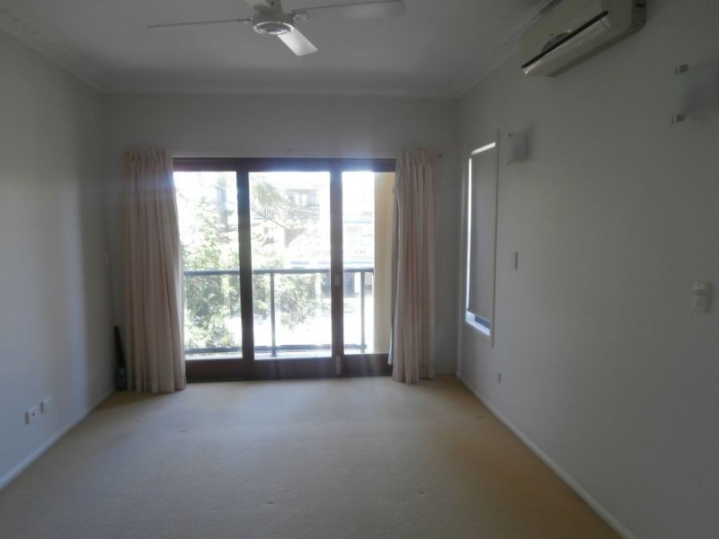 11 Surf Street, Mermaid Beach QLD 4218