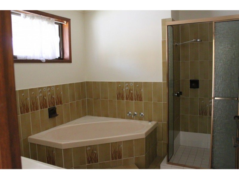 5 ireby court, Mermaid Waters QLD 4218