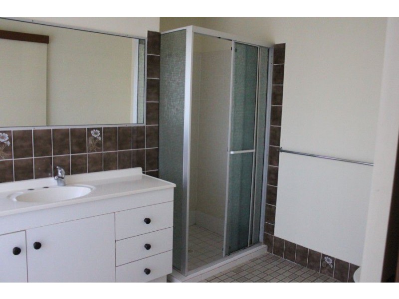 5 ireby court, Mermaid Waters QLD 4218