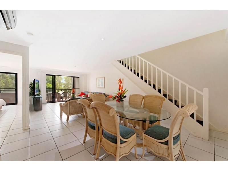 E32/1 Great Hall Drive, Nobby Beach QLD 4218