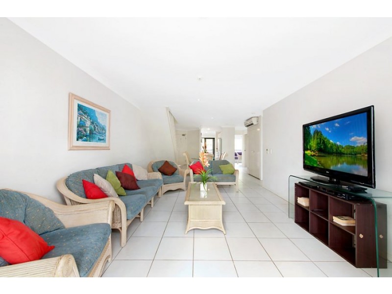 E32/1 Great Hall Drive, Nobby Beach QLD 4218
