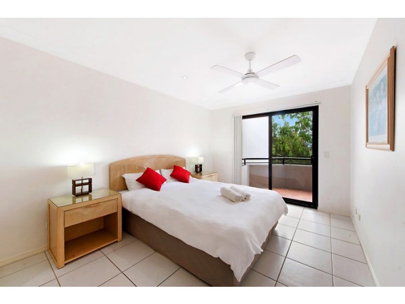 E32/1 Great Hall Drive, Nobby Beach QLD 4218