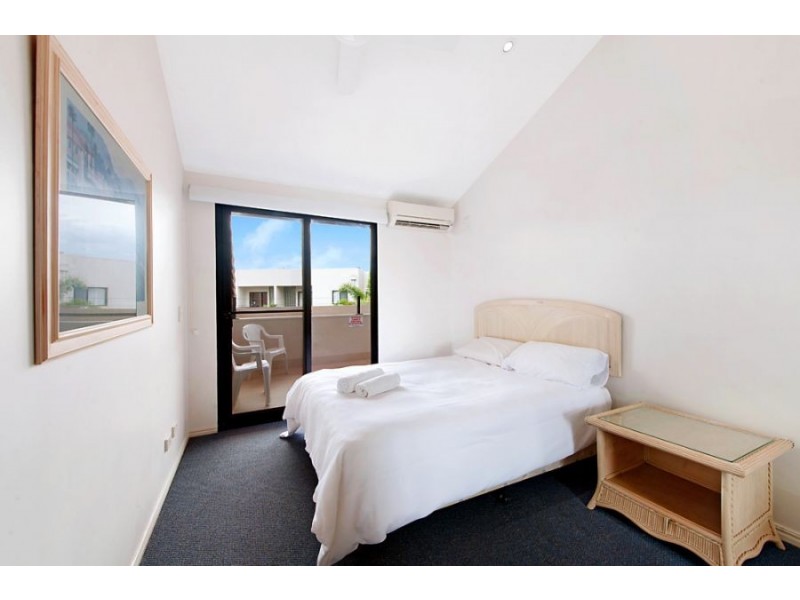 E32/1 Great Hall Drive, Nobby Beach QLD 4218
