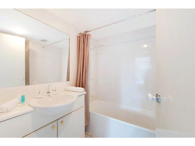 E32/1 Great Hall Drive, Nobby Beach QLD 4218