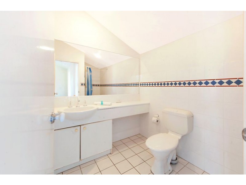 E32/1 Great Hall Drive, Nobby Beach QLD 4218