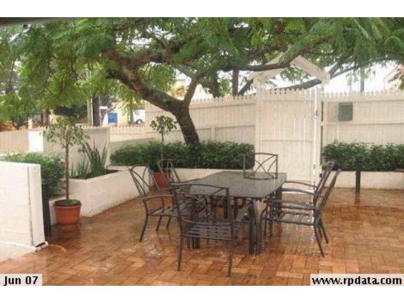 50 Paradise Avenue, Miami QLD 4220