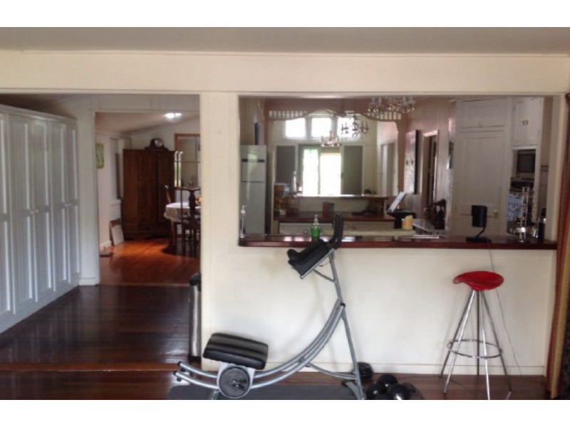 50 Paradise Avenue, Miami QLD 4220