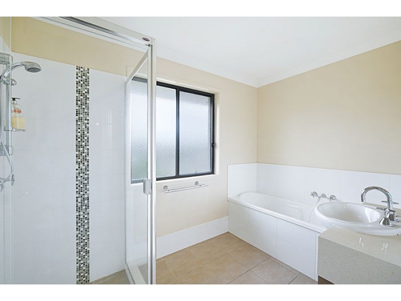 2 Bushland Place, Maudsland QLD 4210