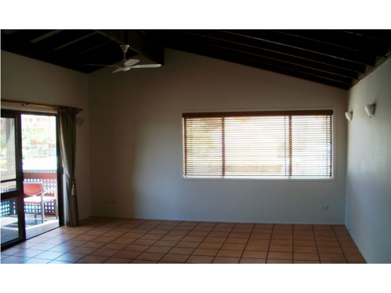 2/2052 Gold Coast Highway, Miami QLD 4220