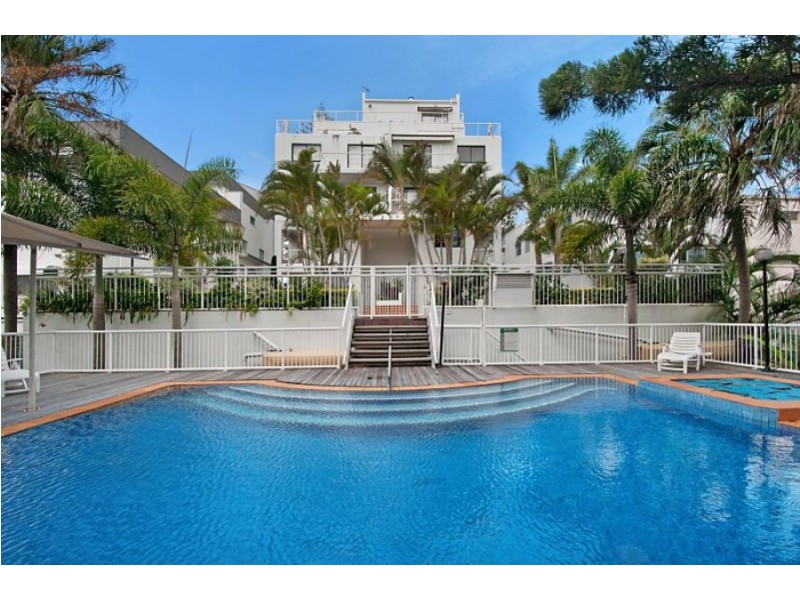 8/20 Marine Parade, Miami QLD 4220