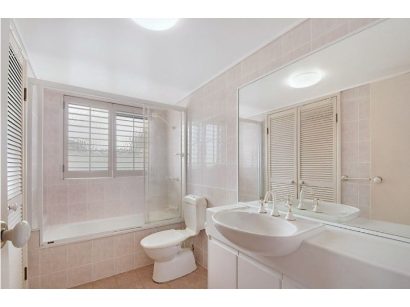 8/20 Marine Parade, Miami QLD 4220