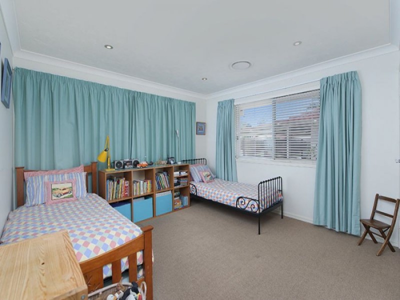 15 Long Island Court, Mermaid Waters QLD 4218