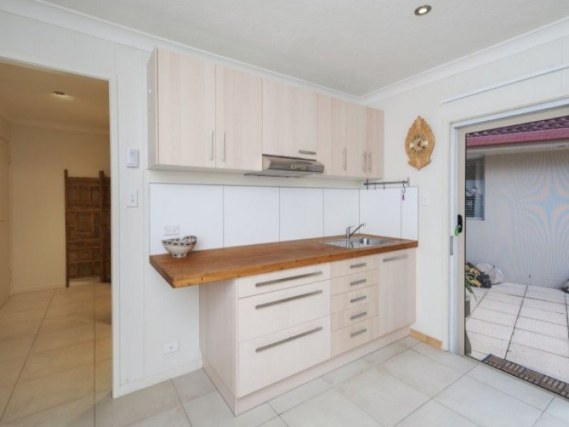 15 Long Island Court, Mermaid Waters QLD 4218