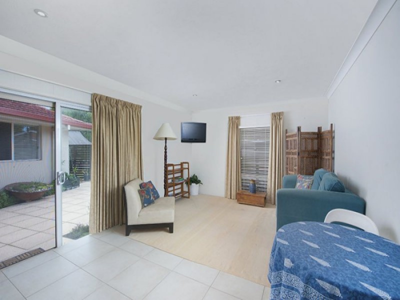 15 Long Island Court, Mermaid Waters QLD 4218