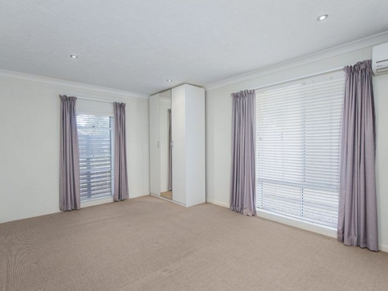 15 Long Island Court, Mermaid Waters QLD 4218