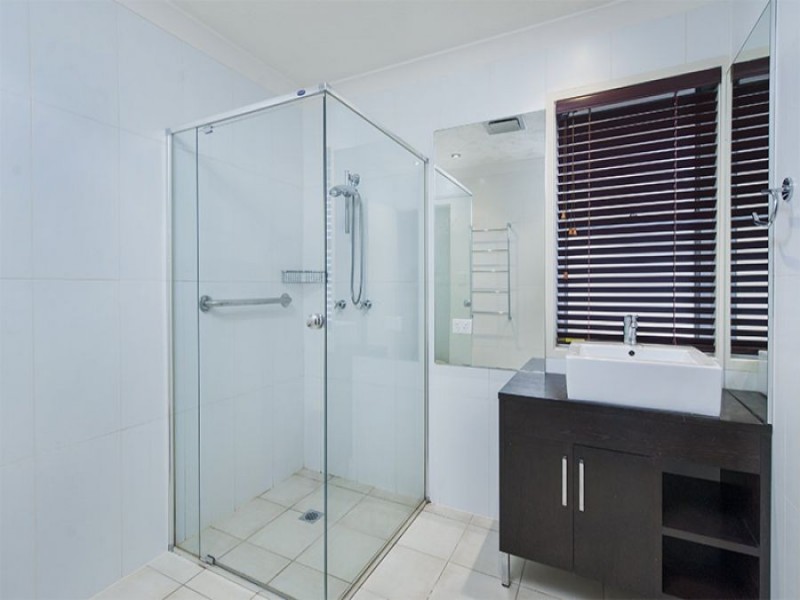 15 Long Island Court, Mermaid Waters QLD 4218