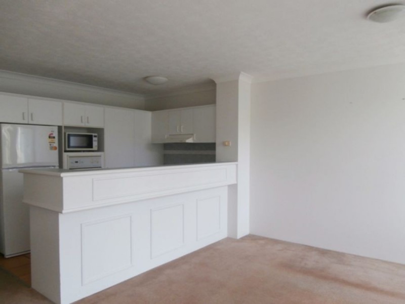 2/2 Fraser Avenue, Miami QLD 4220