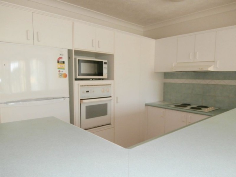 2/2 Fraser Avenue, Miami QLD 4220