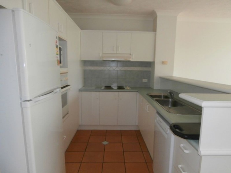 2/2 Fraser Avenue, Miami QLD 4220