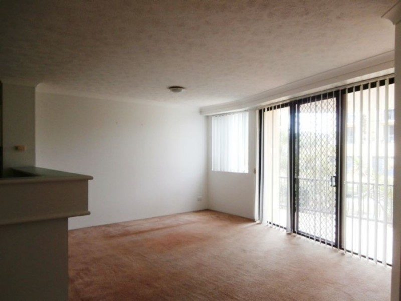 2/2 Fraser Avenue, Miami QLD 4220