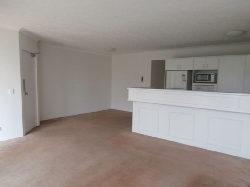 2/2 Fraser Avenue, Miami QLD 4220