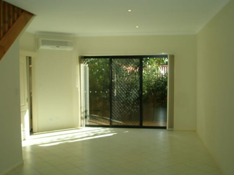 7 /141 Cotlew Street, Ashmore QLD 4214